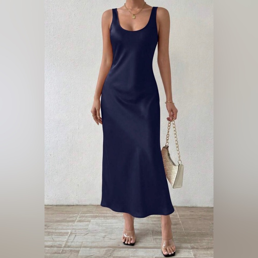 Sleek Navy Blue Scoop Neck Maxi Dress